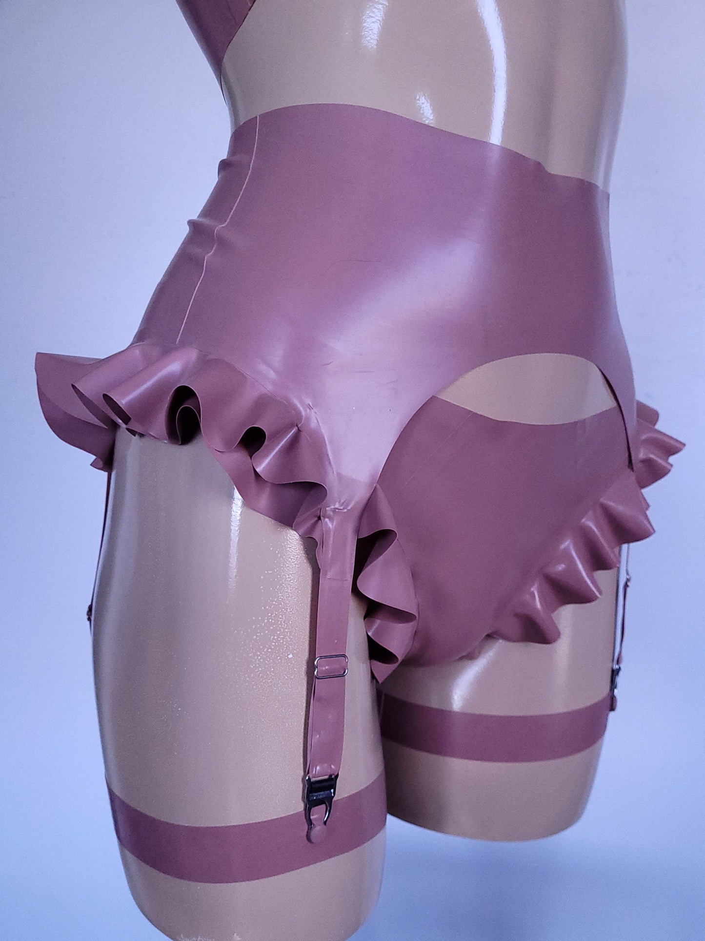 Frilly Latex Garter