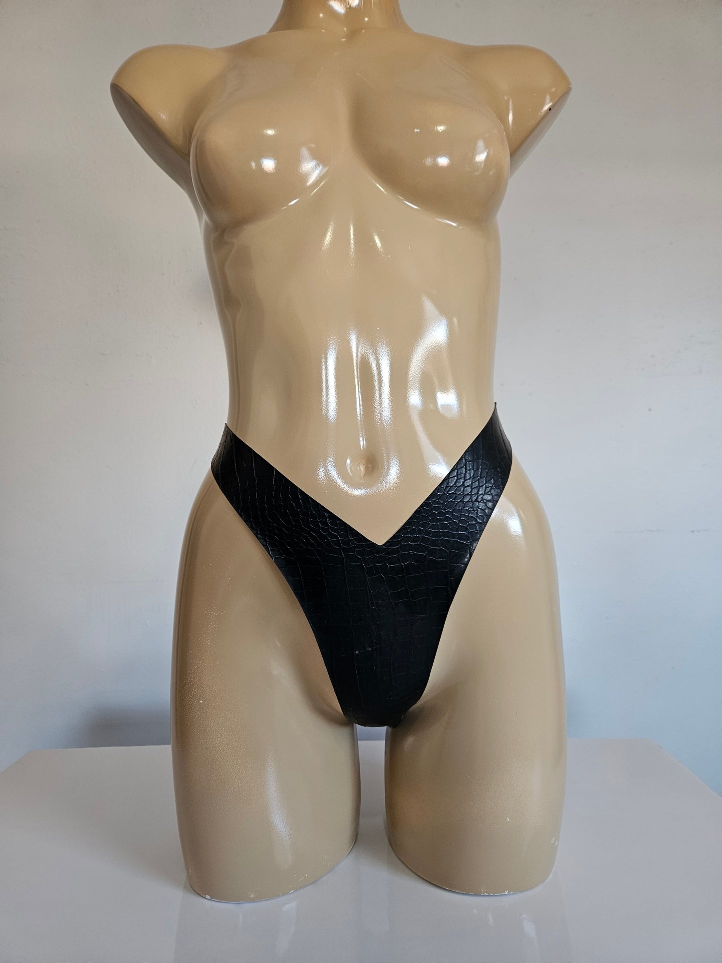 Croco Skin V thong - S/M size